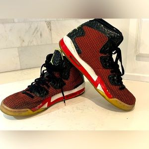 Jordan spike 40 size 6 red/black